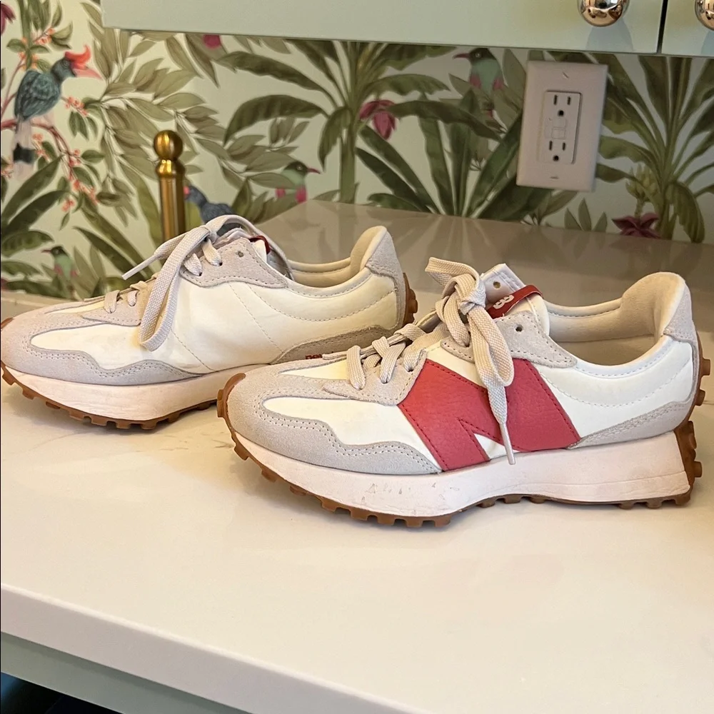 New balance women size 6 sneakers - Picture 3 of 6